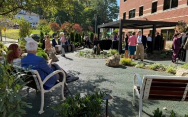 Serenity Garden at Phelps Hospital – Seating